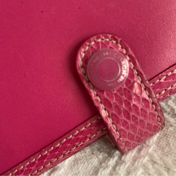 Coach wallet. Pink. Pre loved. - Picture 4 of 4